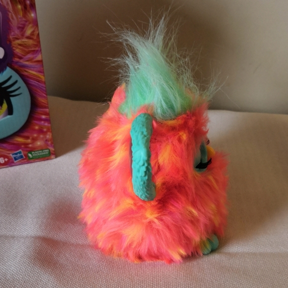 Furby Coral Interactive Singing Toy with Colorful Fur 2023 - Picture 6 of 8